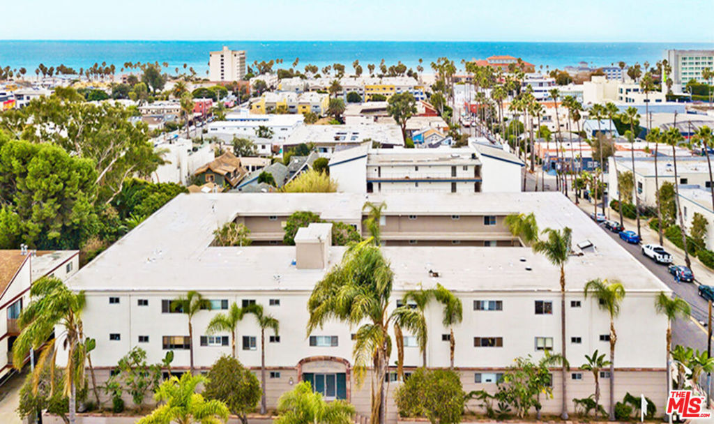 Property Photo: 2002 4th Street 312 CA 90405