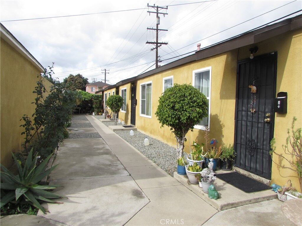 Property Photo:  5115 Loma Vista  CA 90270 