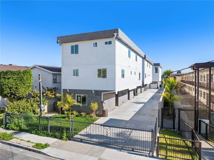 Property Photo:  10936 S Osage  CA 90304 