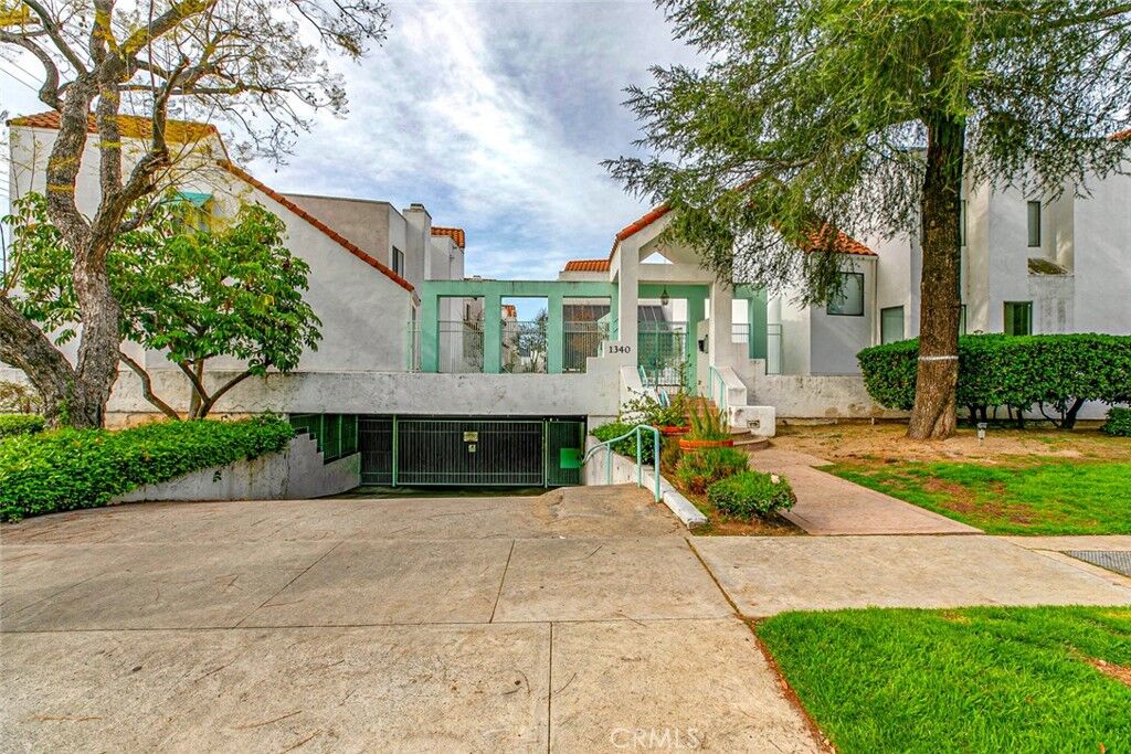 Property Photo:  1340 Glenwood Road 4  CA 91201 