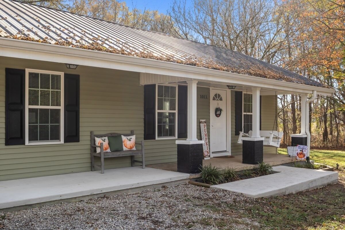 Property Photo: 1011 S Spring St TN 37355