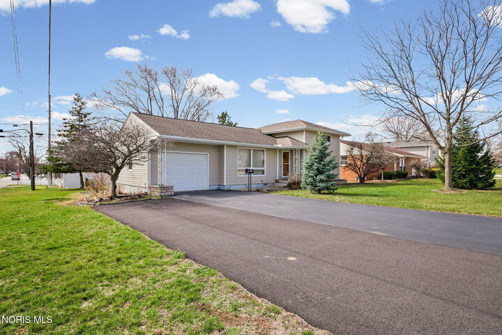 Property Photo:  701 W Melrose Avenue  OH 45840 