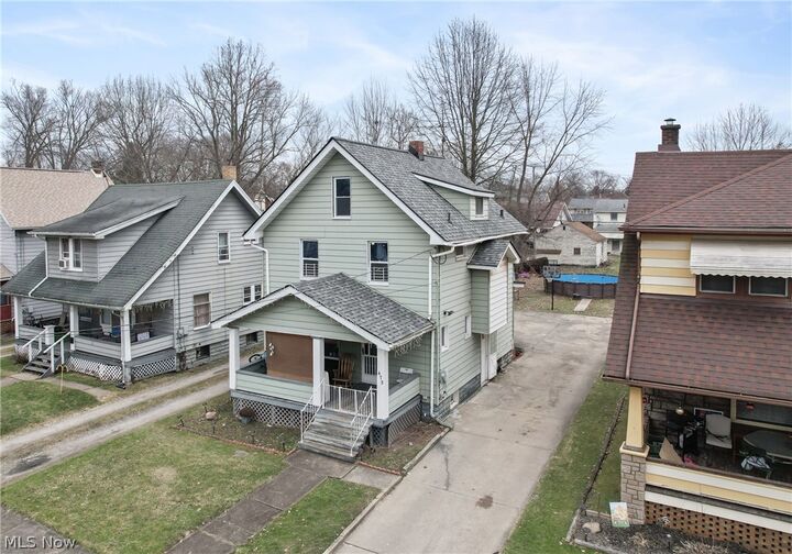 Property Photo: 475 Homewood Avenue SE OH 44483