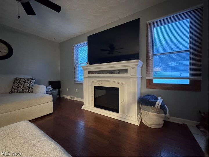 Property Photo: 184 Darlington Road SE OH 44484