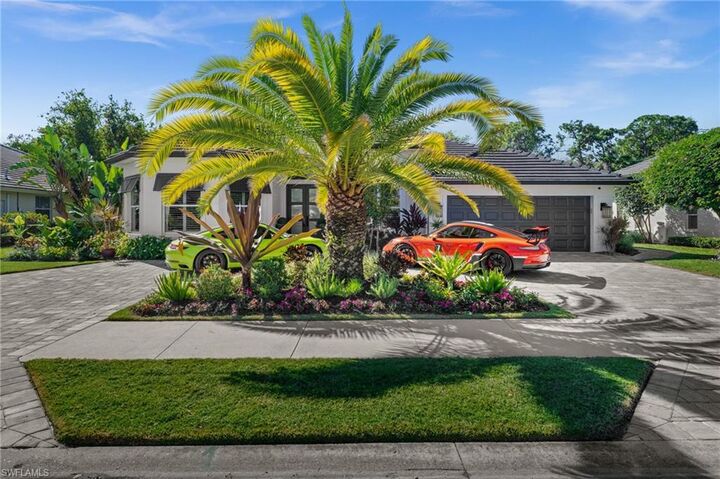 Property Photo:  985 Spanish Moss Trl  FL 34108 
