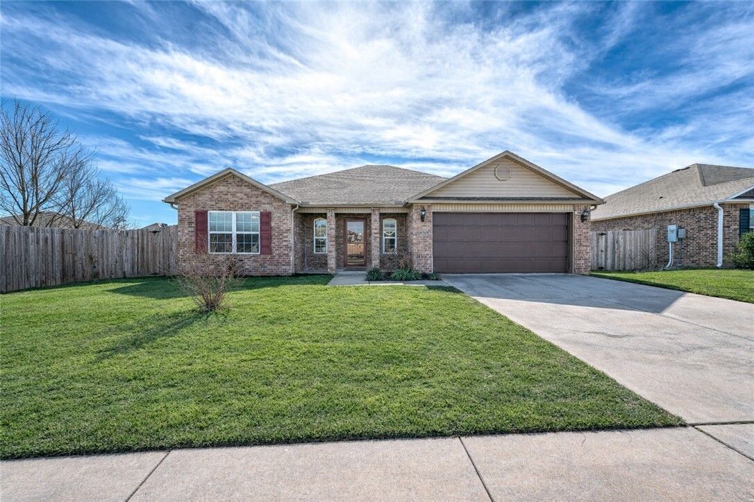 Property Photo:  2303 Elmwood Avenue  AR 72745 