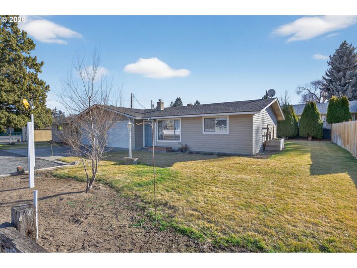 Property Photo:  2412 SW Wickiup Ave  OR 97756 