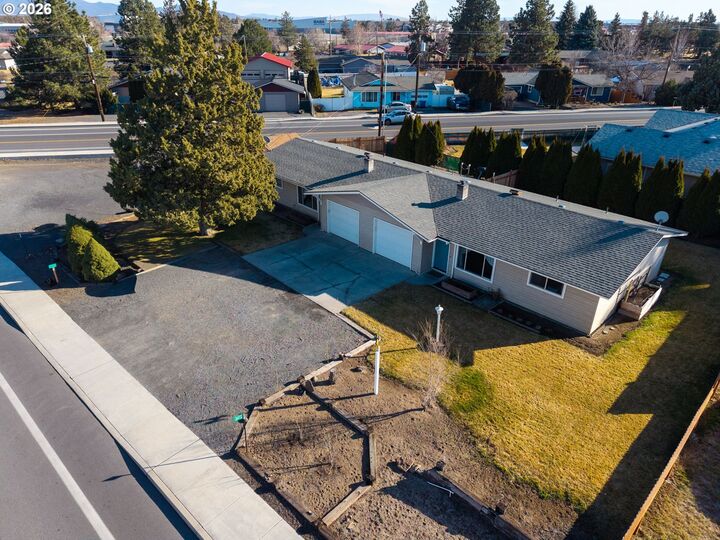 Property Photo:  2412 SW Wickiup Ave  OR 97756 