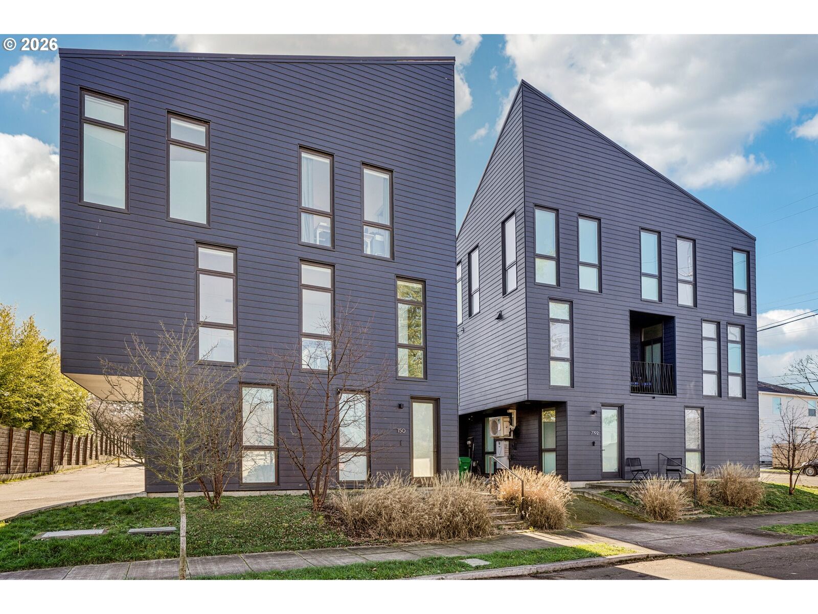 Property Photo:  150 N Buffalo St  OR 97217 