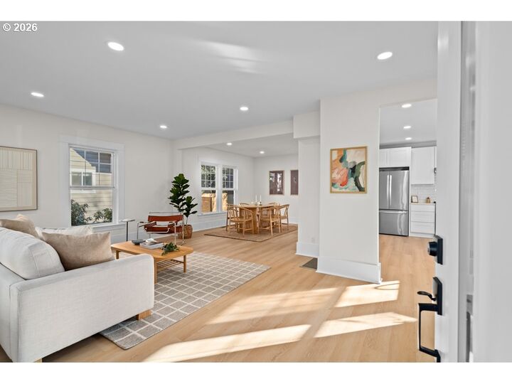 Property Photo:  2136 N Webster St  OR 97217 