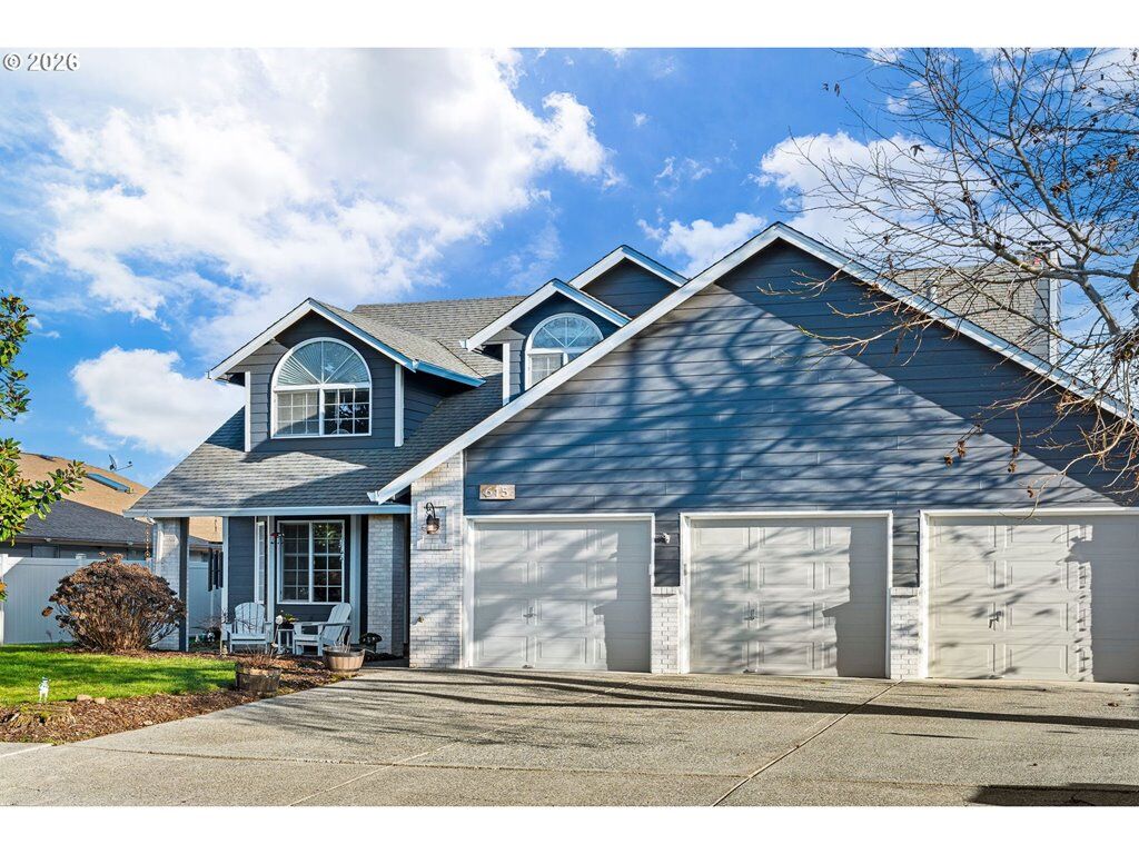 Property Photo:  615 NE 157th Ave  WA 98684 