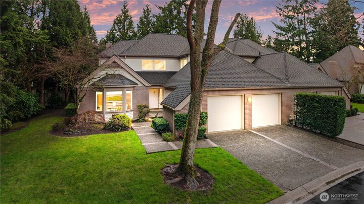 Property Photo:  1726  Bellevue Way NE  WA 98004 