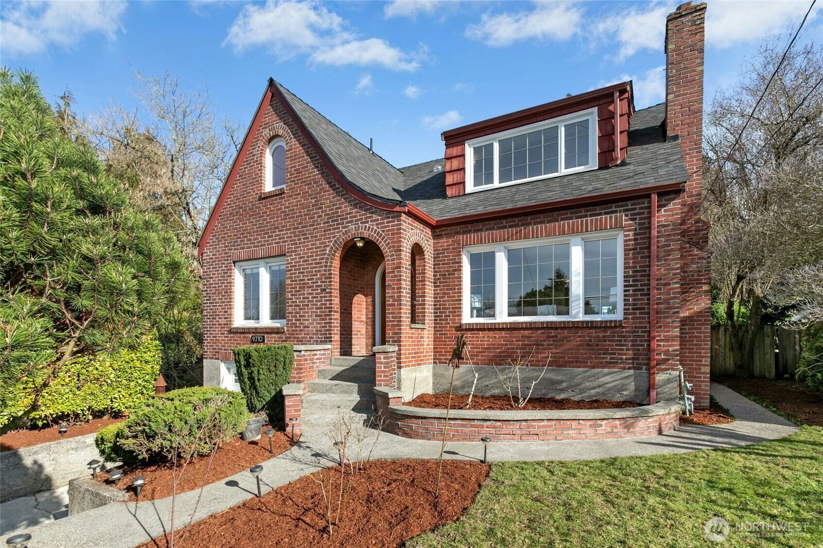 Property Photo:  9710  8th Avenue NE  WA 98115 