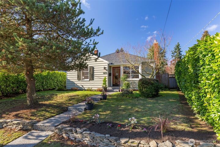 Property Photo:  10739  Fremont Avenue N  WA 98133 