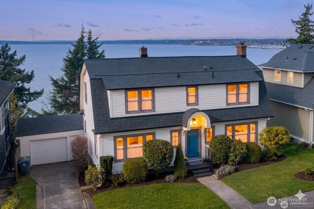 Property Photo:  322 S Forest Street  WA 98225 