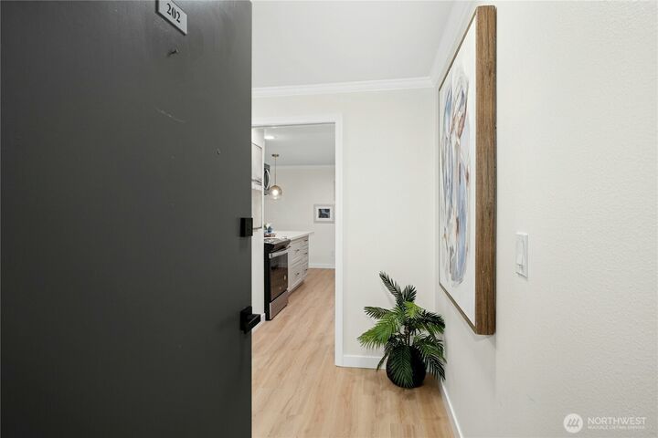 Property Photo:  733  Lake Street S 202  WA 98033 