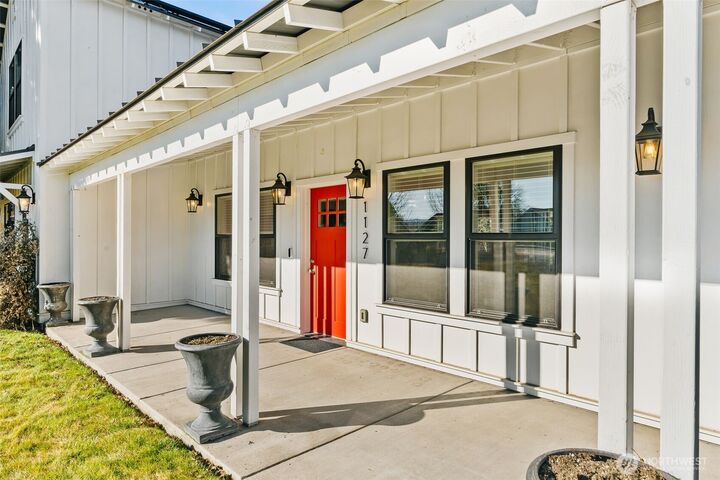 Property Photo: 1127 E Capitol Avenue WA 98926