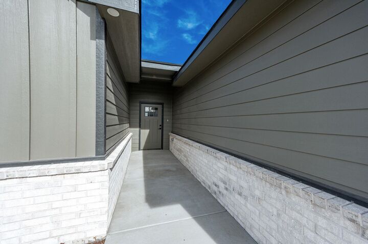 Property Photo:  526 Elmwood St  KS 67147-1124 