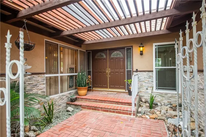 Property Photo: 6652 Daryn CA 91307