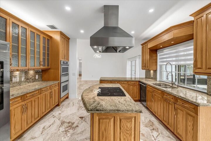 Property Photo: 15507 NW 82nd Ct FL 33016