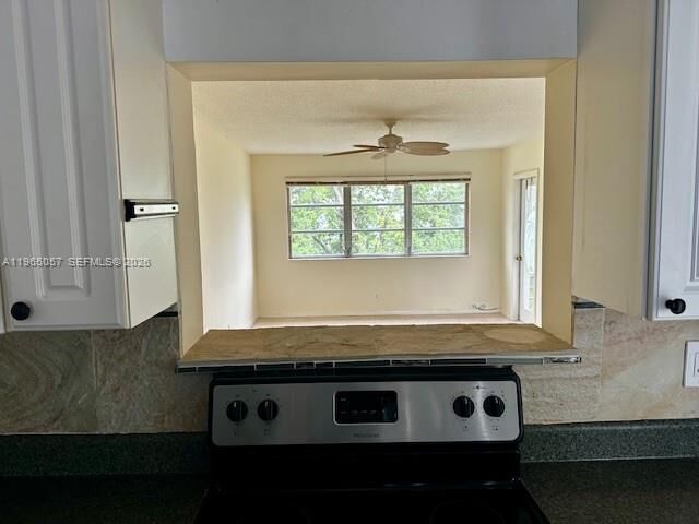 Property Photo:  2223 Park Ln 304  FL 33021 