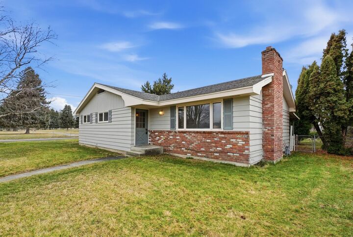 Property Photo: 11822 E 15th Ave WA 99206