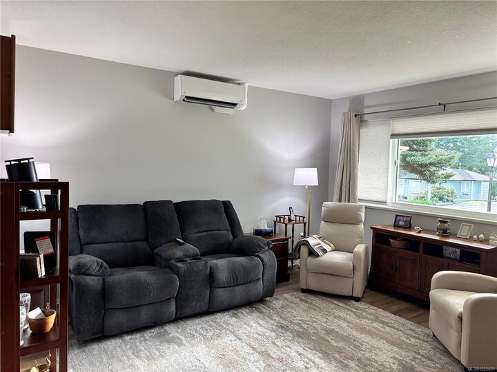 Property Photo: 419 Donner Dr BC V0P 1G0