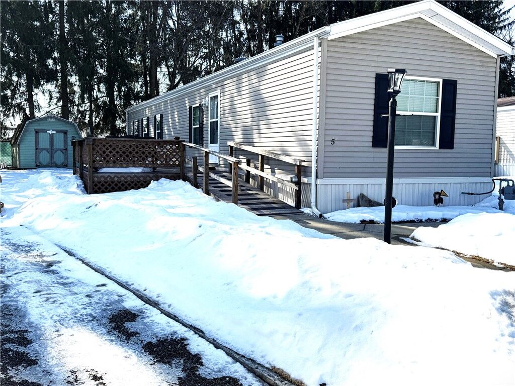 Property Photo:  5 Lexington Dr  PA 15042 