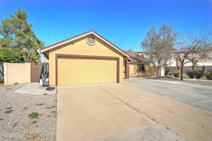 Property Photo:  10002 W Mariposa Street  AZ 85037 