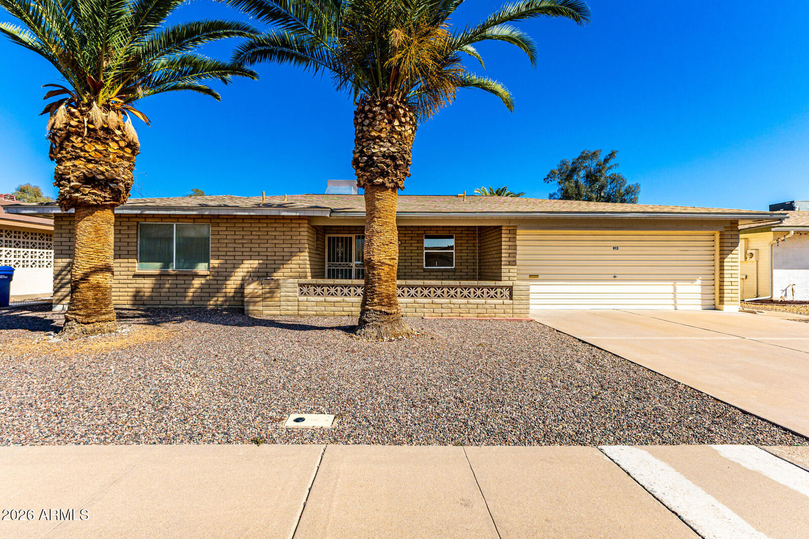 Property Photo:  913 S Roanoke --  AZ 85206 