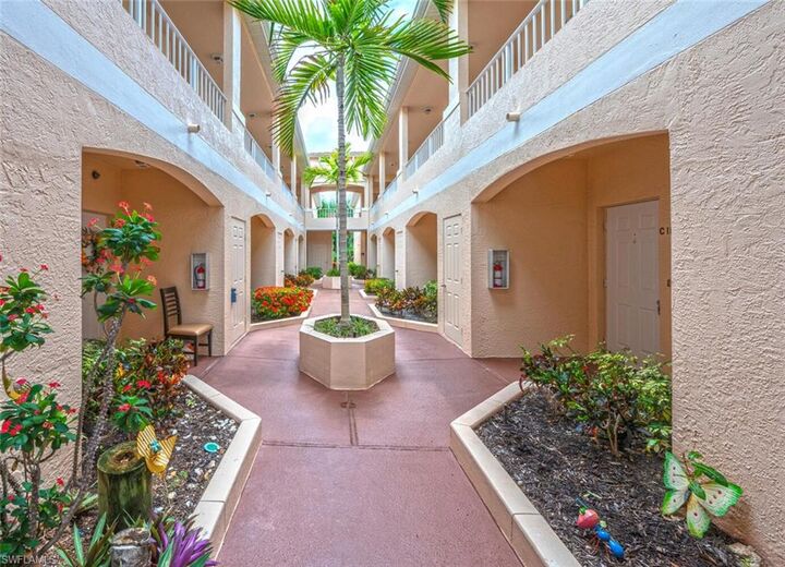 Property Photo: 1096 Woodshire Ln C210 FL 34105