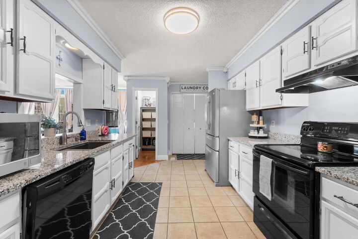 Property Photo:  1401 S Kingswood Way  AR 72653 