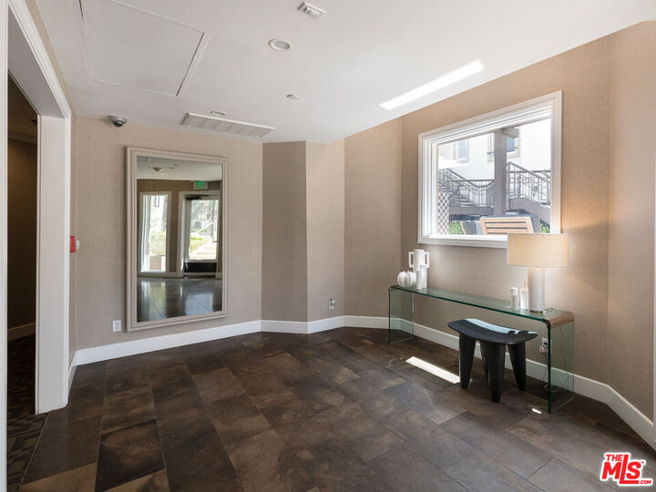 Property Photo:  230 S Hamilton Dr  CA 90211 