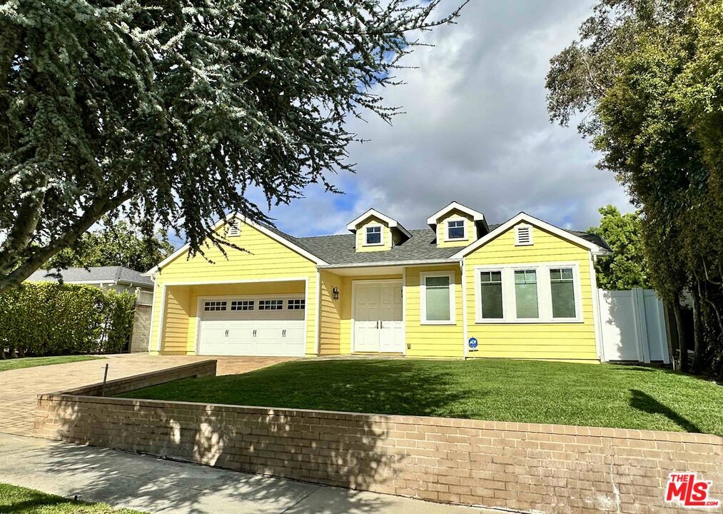 Property Photo:  209 25th St  CA 90402 