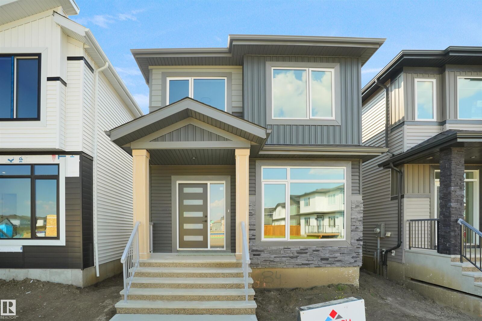 Property Photo:  84 Blackbird Bend  AB T8L 1X5 