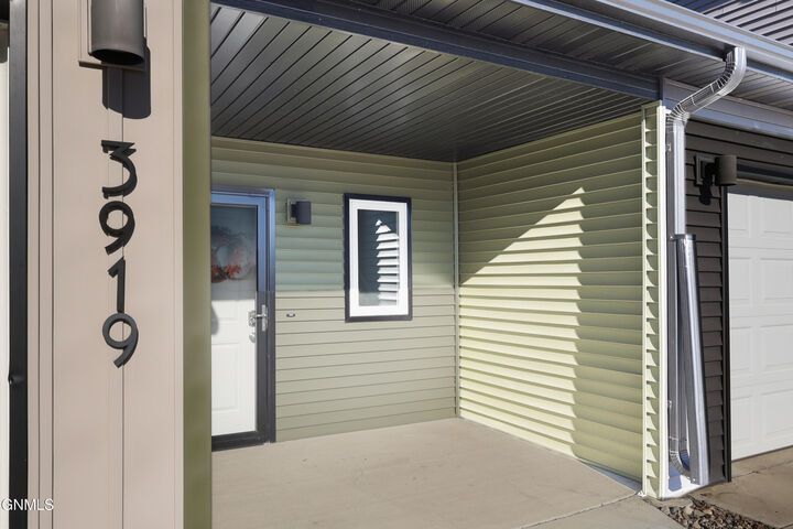 Property Photo:  3919 Leighton Drive  ND 58504 