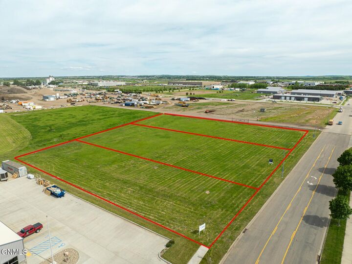 Property Photo:  1201 Burlington Drive  ND 58504 