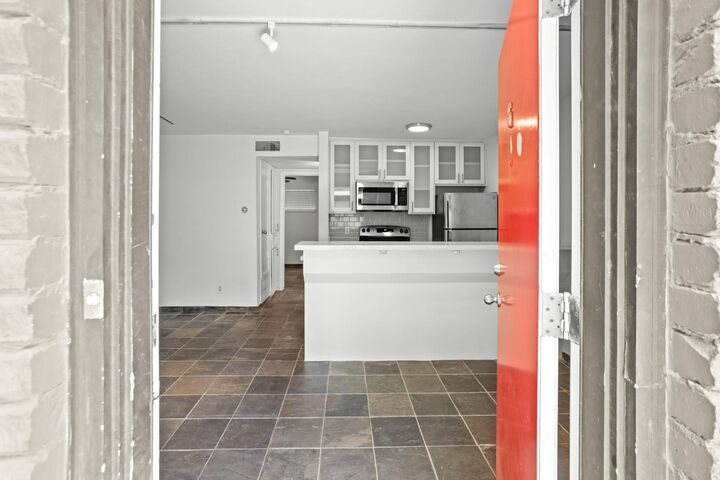 Property Photo:  3602 Garrott Street Street 15  TX 77006 