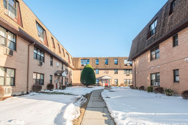 Property Photo:  12 North End Dr 12  NJ 07094 