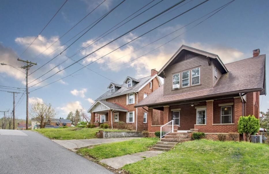 Property Photo: 1917 17R 18th Street WV 25701