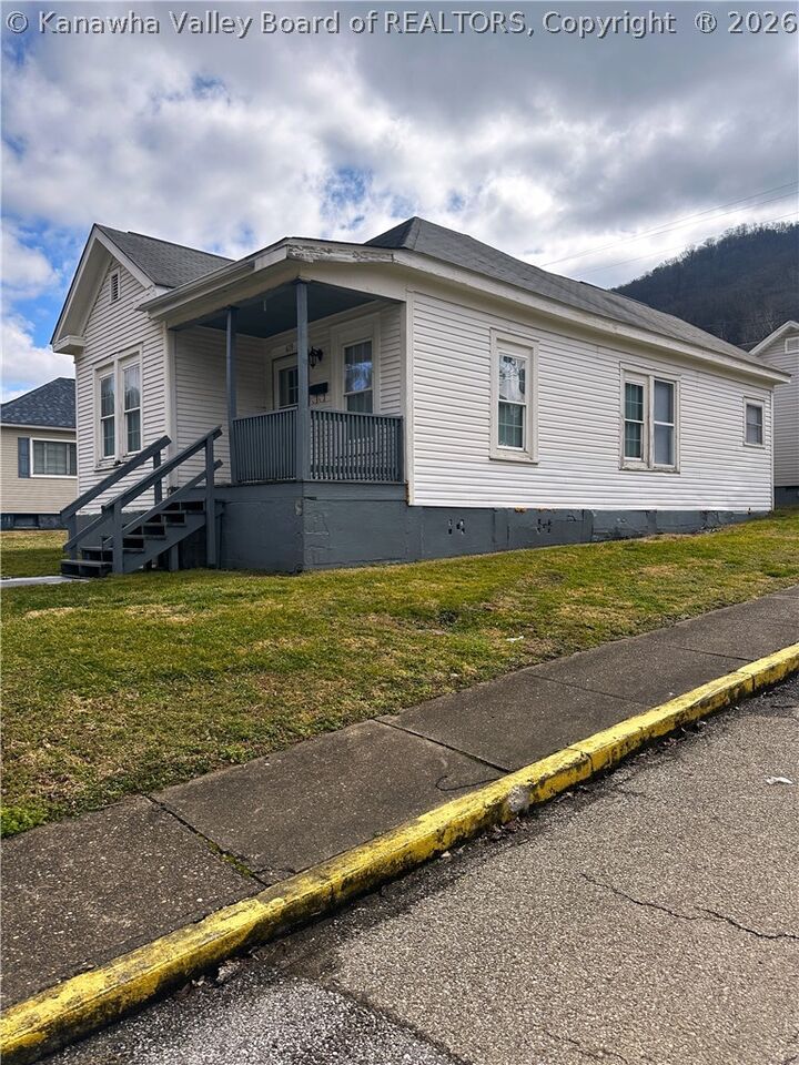 Property Photo: 619 4th Avenue WV 25136