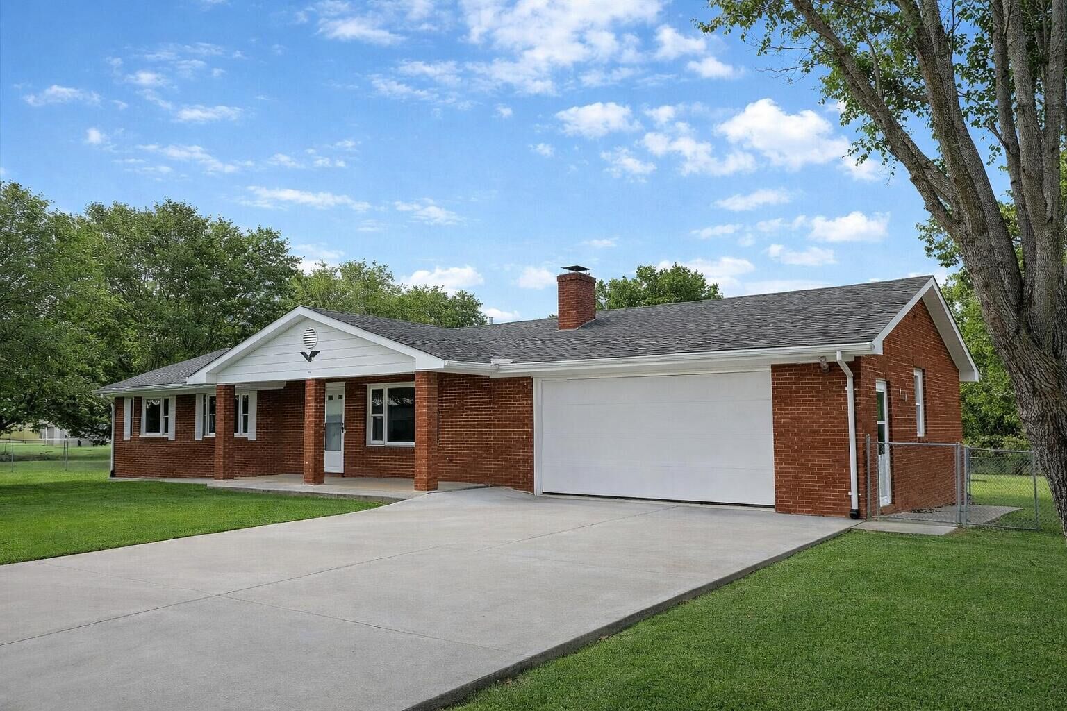 Property Photo:  209 Hilltop Drive  KY 42544 