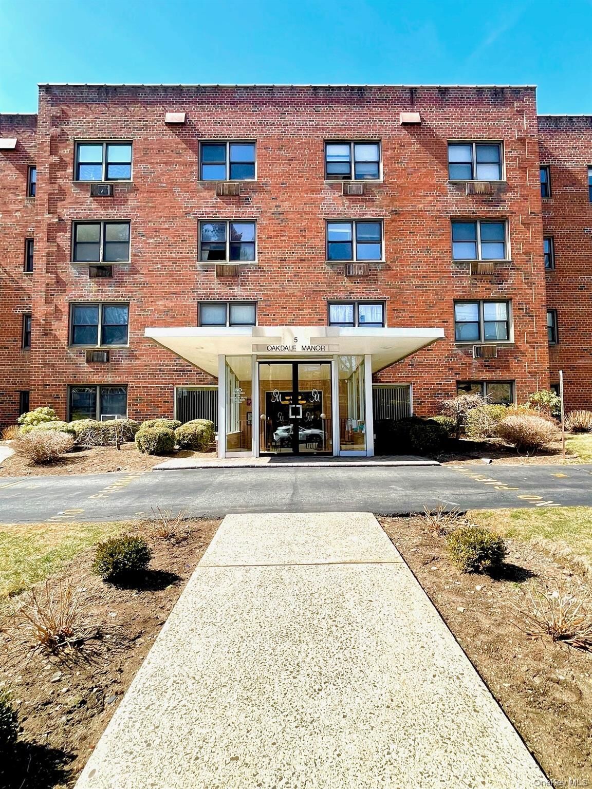 Property Photo: 5 Oakdale Manor B18 NY 10901