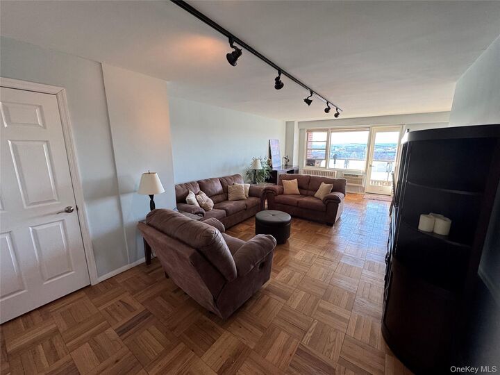 Property Photo:  1841 Central Park Avenue 16R  NY 10710 