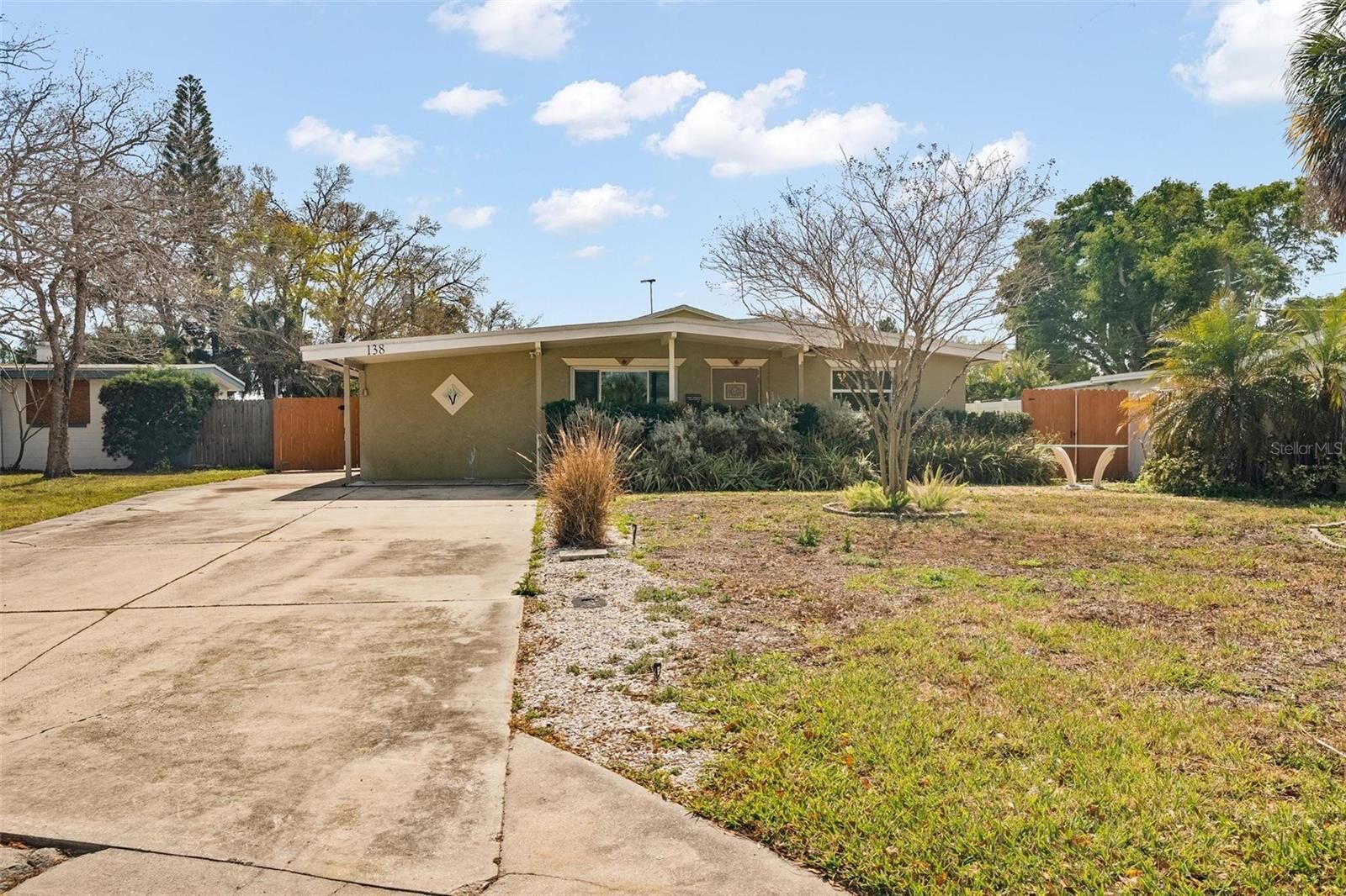 Property Photo: 138 Davison Avenue NE FL 33703
