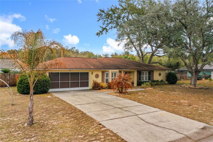 Property Photo:  817 Berryhill Circle  FL 34731 
