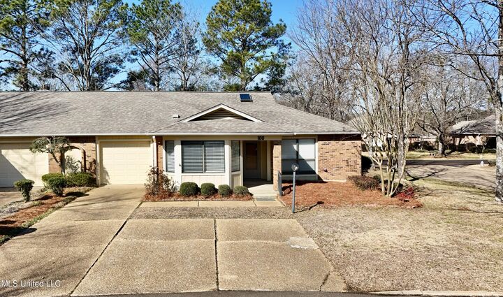 Property Photo:  100 Villa Way  MS 39056 