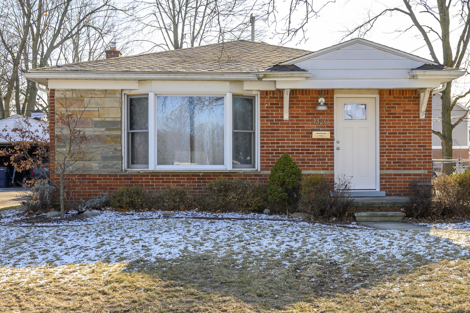 Property Photo: 1320 Montrose Avenue MI 48073