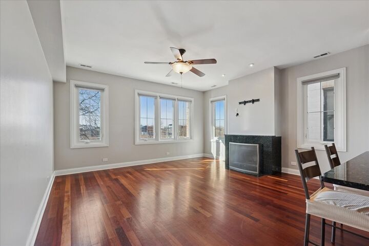 Property Photo: 2239 N Lister Avenue 402 IL 60614