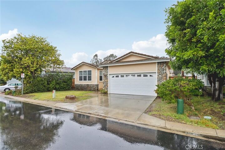 Property Photo: 1043 Kite Ln CA 92081